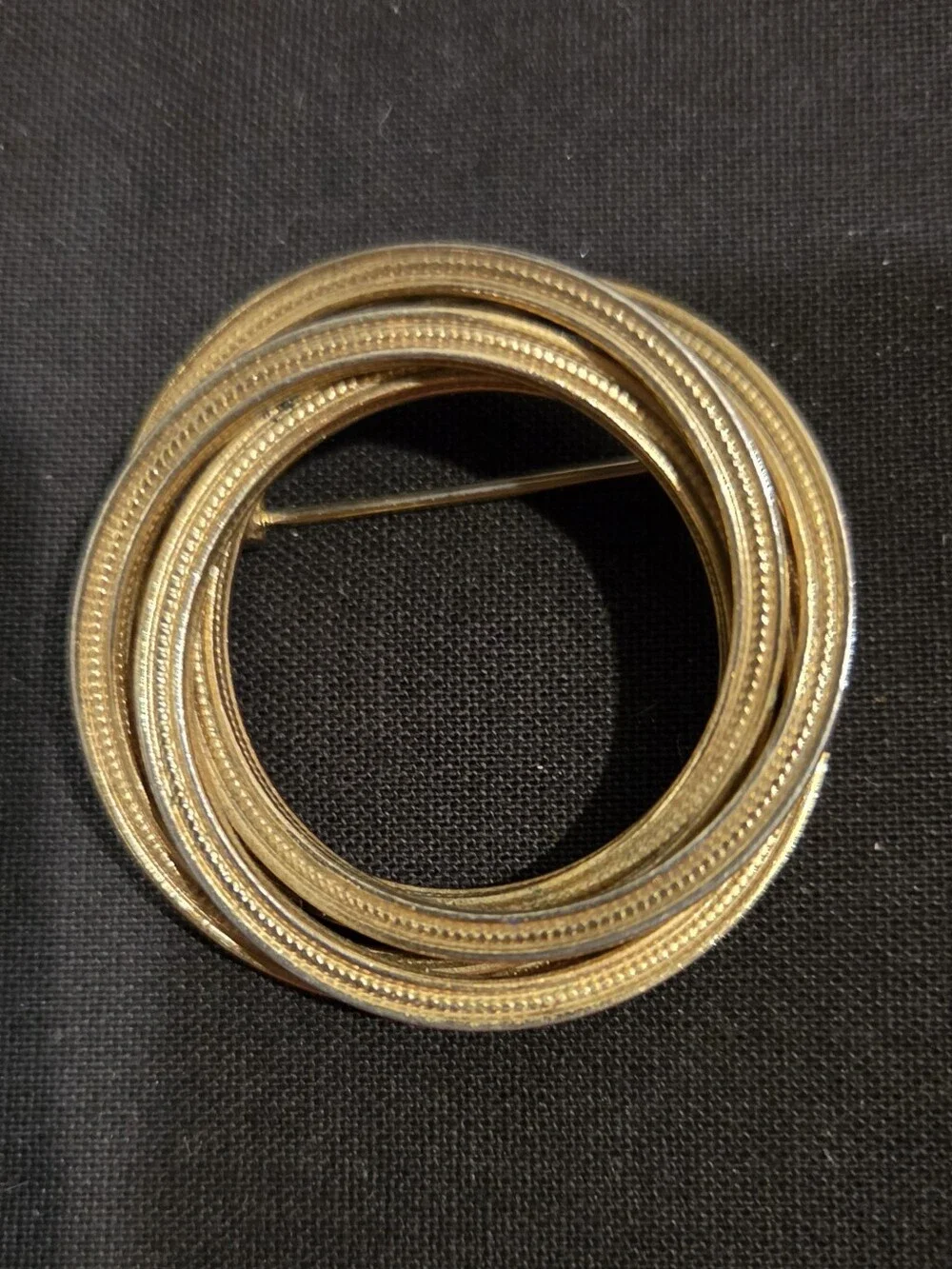VINTAGE KRAMER OF NEW YORK ENTWINED CIRCLE BROOCH